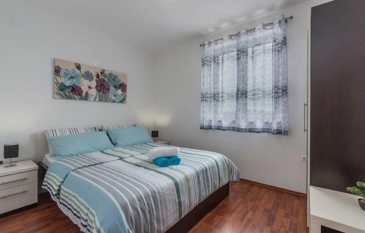 Apartments Kimi Rovinj 0*,