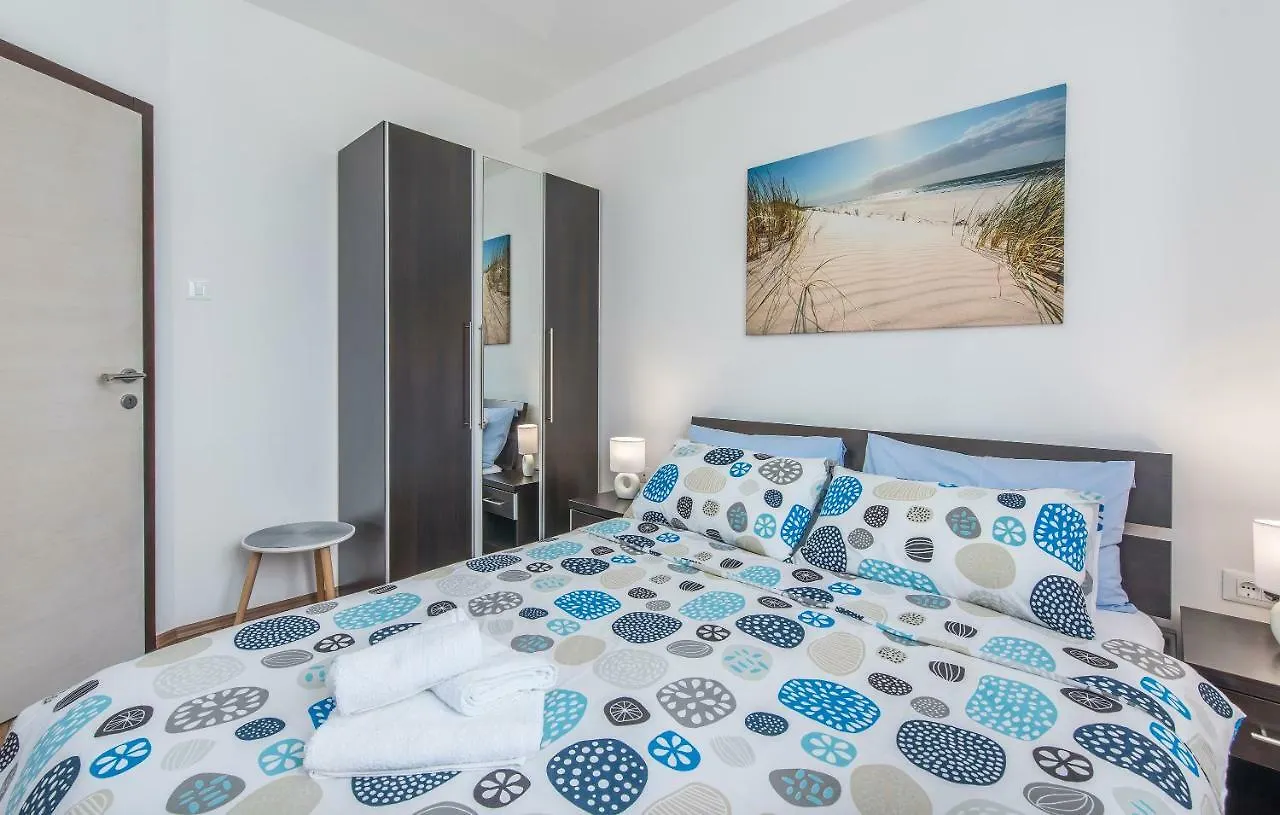 Apartments Kimi Rovinj 0*,